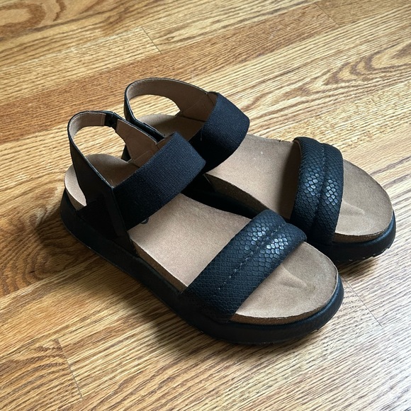 OTBT sandals - Picture 1 of 2